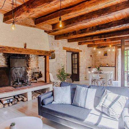 Maison En Pierres Au Coeur Du Village Medieval De Villeneuve Bagian luar foto