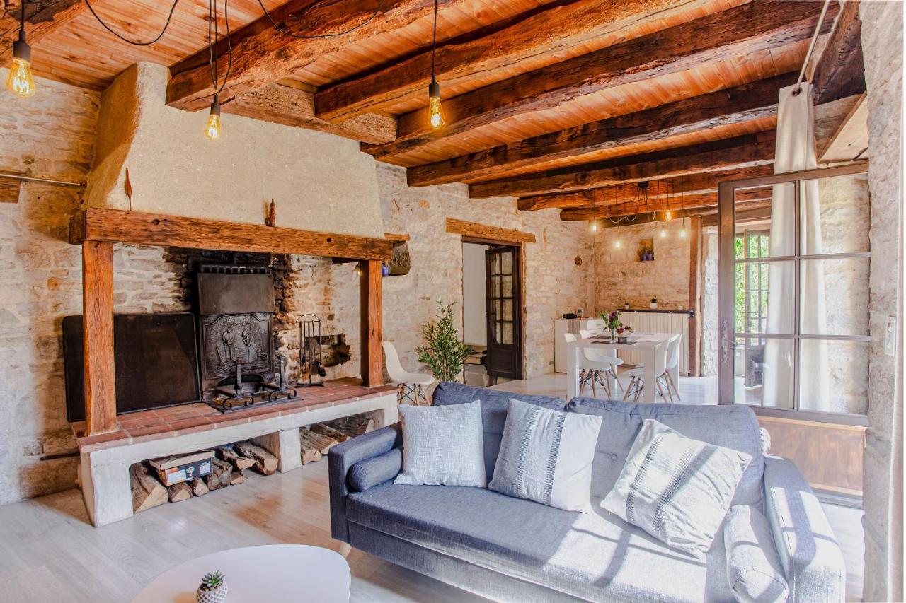 Maison En Pierres Au Coeur Du Village Medieval De Villeneuve Bagian luar foto