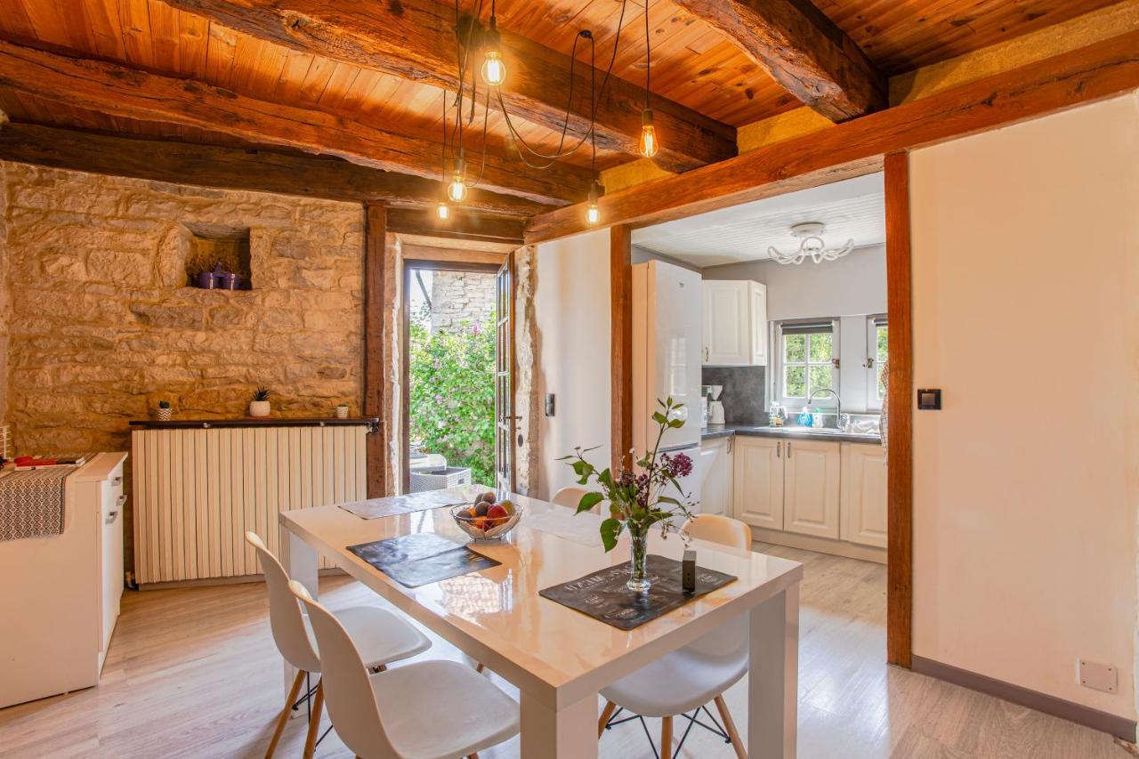 Maison En Pierres Au Coeur Du Village Medieval De Villeneuve Bagian luar foto