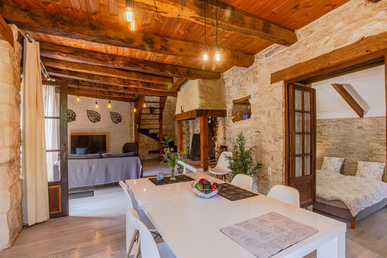 Maison En Pierres Au Coeur Du Village Medieval De Villeneuve Bagian luar foto