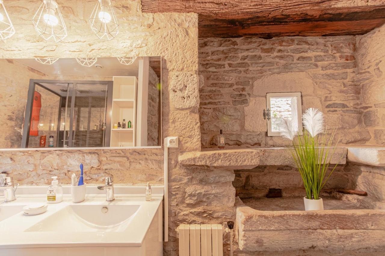 Maison En Pierres Au Coeur Du Village Medieval De Villeneuve Bagian luar foto