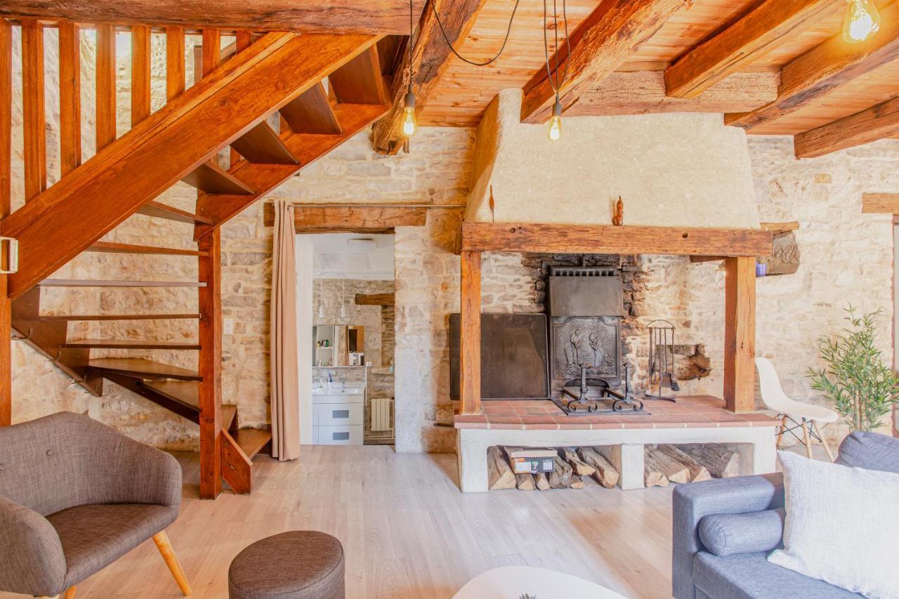 Maison En Pierres Au Coeur Du Village Medieval De Villeneuve Bagian luar foto