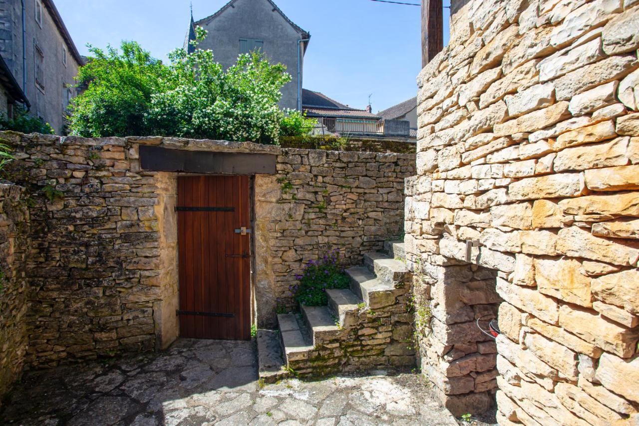 Maison En Pierres Au Coeur Du Village Medieval De Villeneuve Bagian luar foto