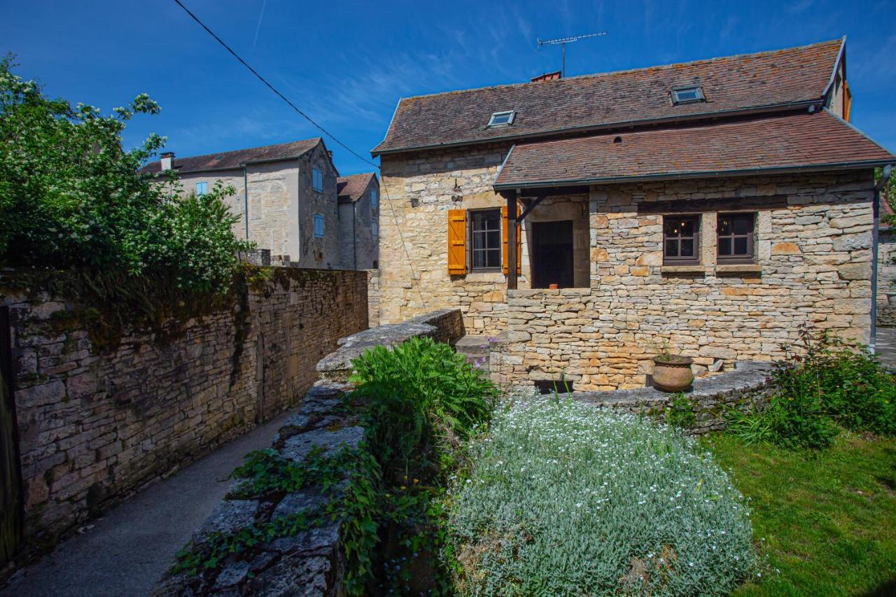 Maison En Pierres Au Coeur Du Village Medieval De Villeneuve Bagian luar foto