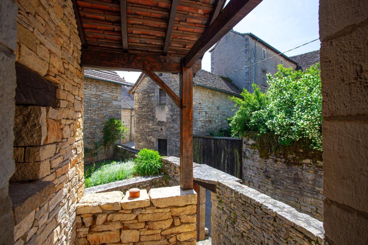 Maison En Pierres Au Coeur Du Village Medieval De Villeneuve Bagian luar foto