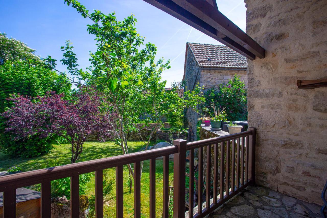 Maison En Pierres Au Coeur Du Village Medieval De Villeneuve Bagian luar foto
