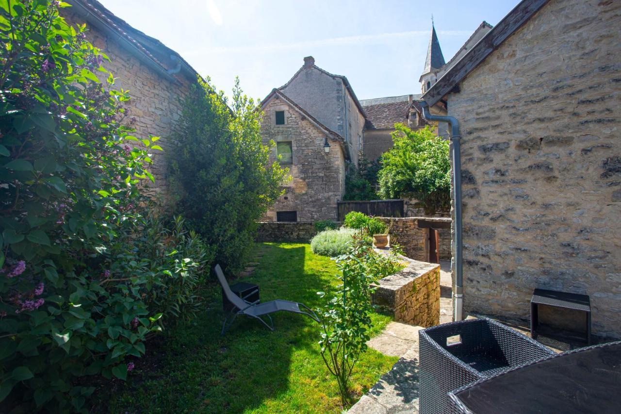 Maison En Pierres Au Coeur Du Village Medieval De Villeneuve Bagian luar foto