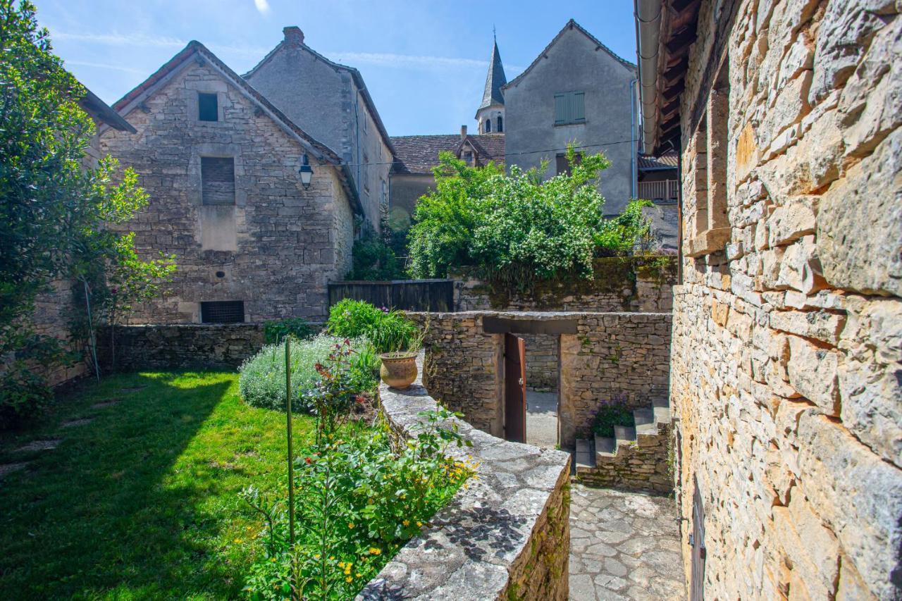 Maison En Pierres Au Coeur Du Village Medieval De Villeneuve Bagian luar foto