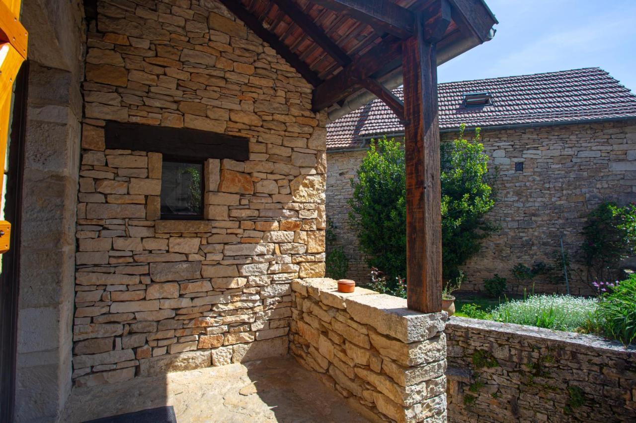Maison En Pierres Au Coeur Du Village Medieval De Villeneuve Bagian luar foto