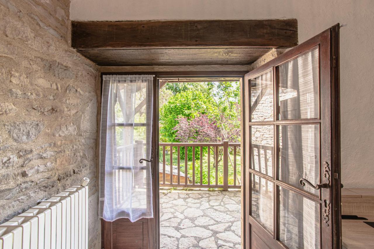 Maison En Pierres Au Coeur Du Village Medieval De Villeneuve Bagian luar foto
