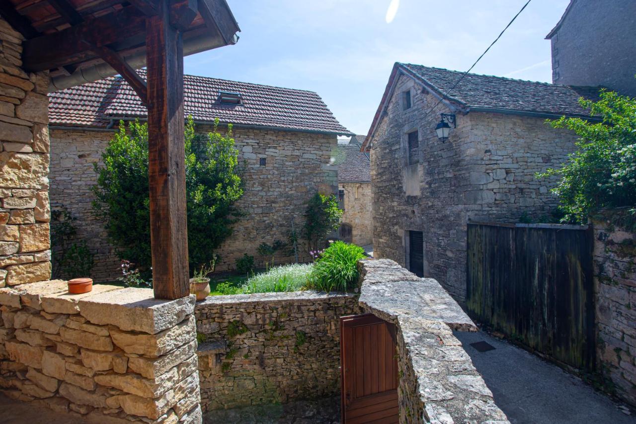 Maison En Pierres Au Coeur Du Village Medieval De Villeneuve Bagian luar foto