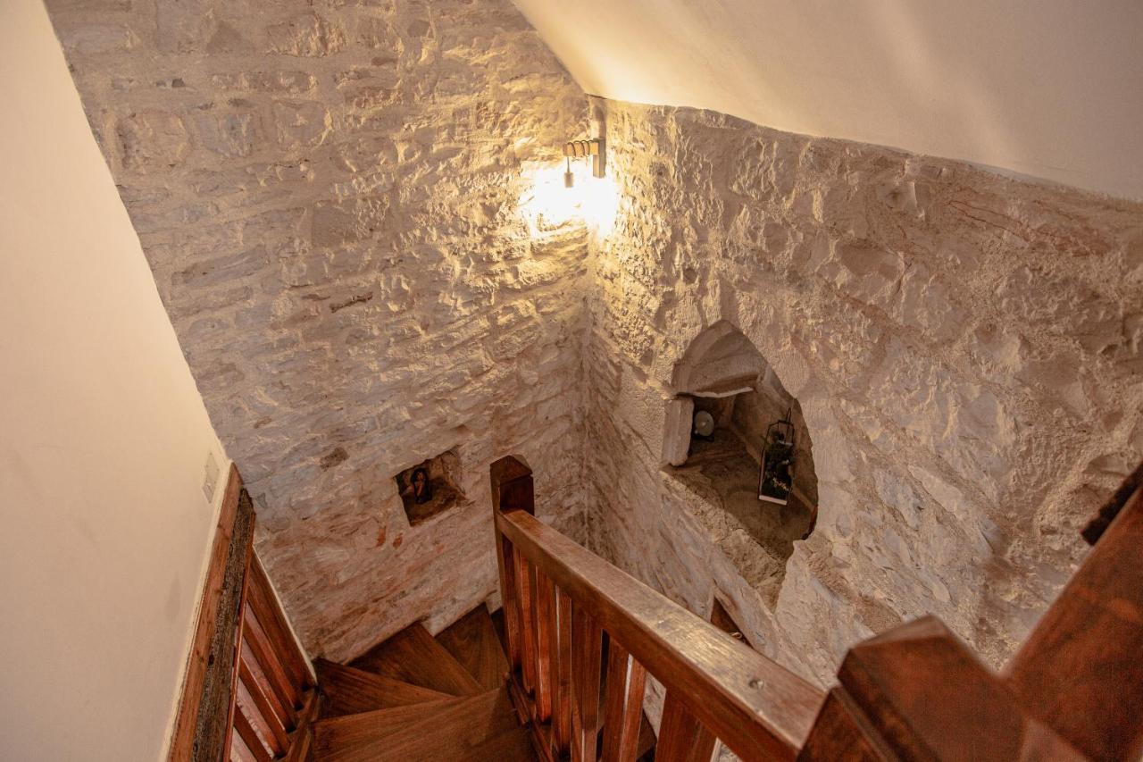 Maison En Pierres Au Coeur Du Village Medieval De Villeneuve Bagian luar foto
