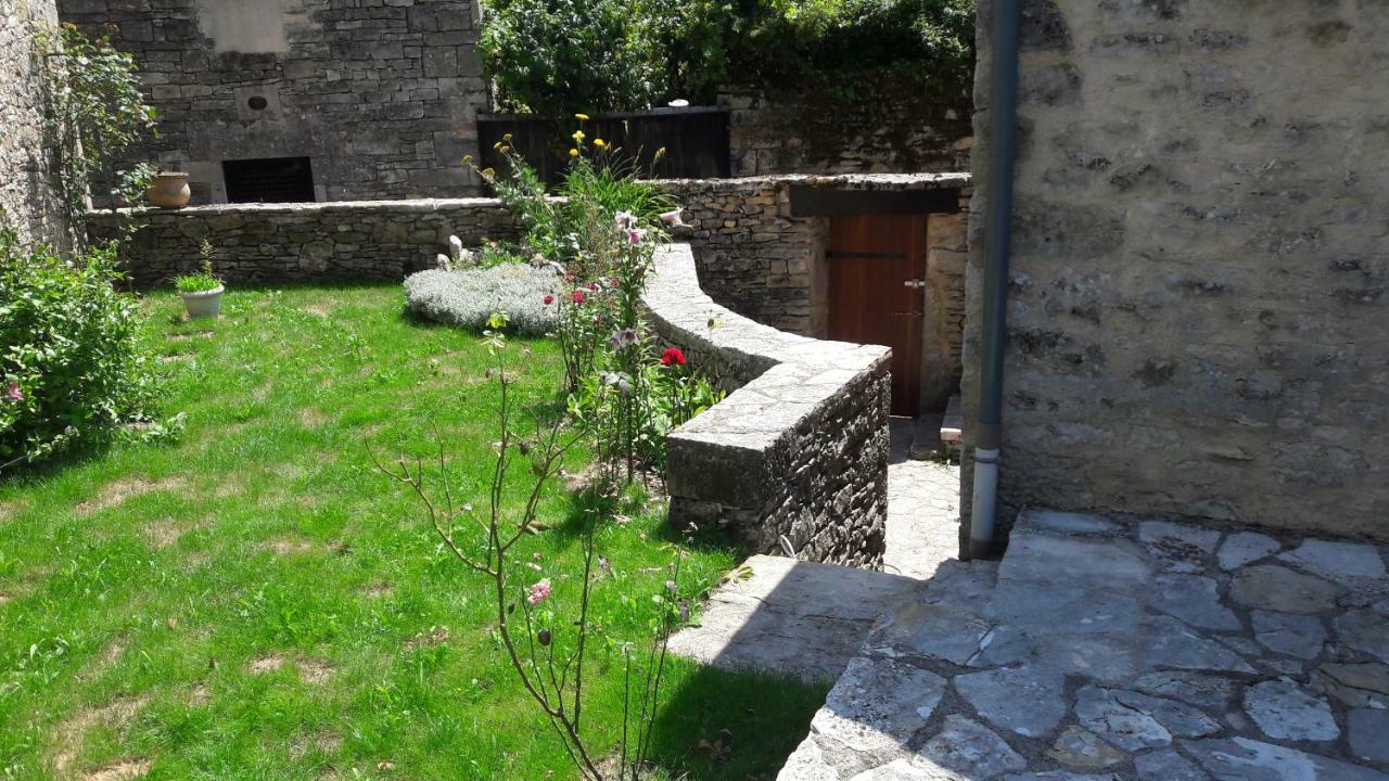 Maison En Pierres Au Coeur Du Village Medieval De Villeneuve Bagian luar foto