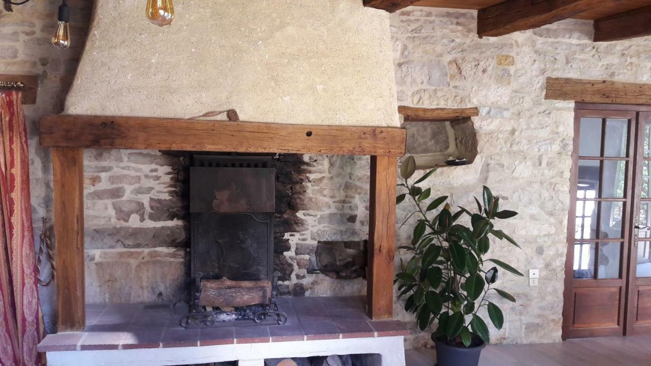 Maison En Pierres Au Coeur Du Village Medieval De Villeneuve Bagian luar foto
