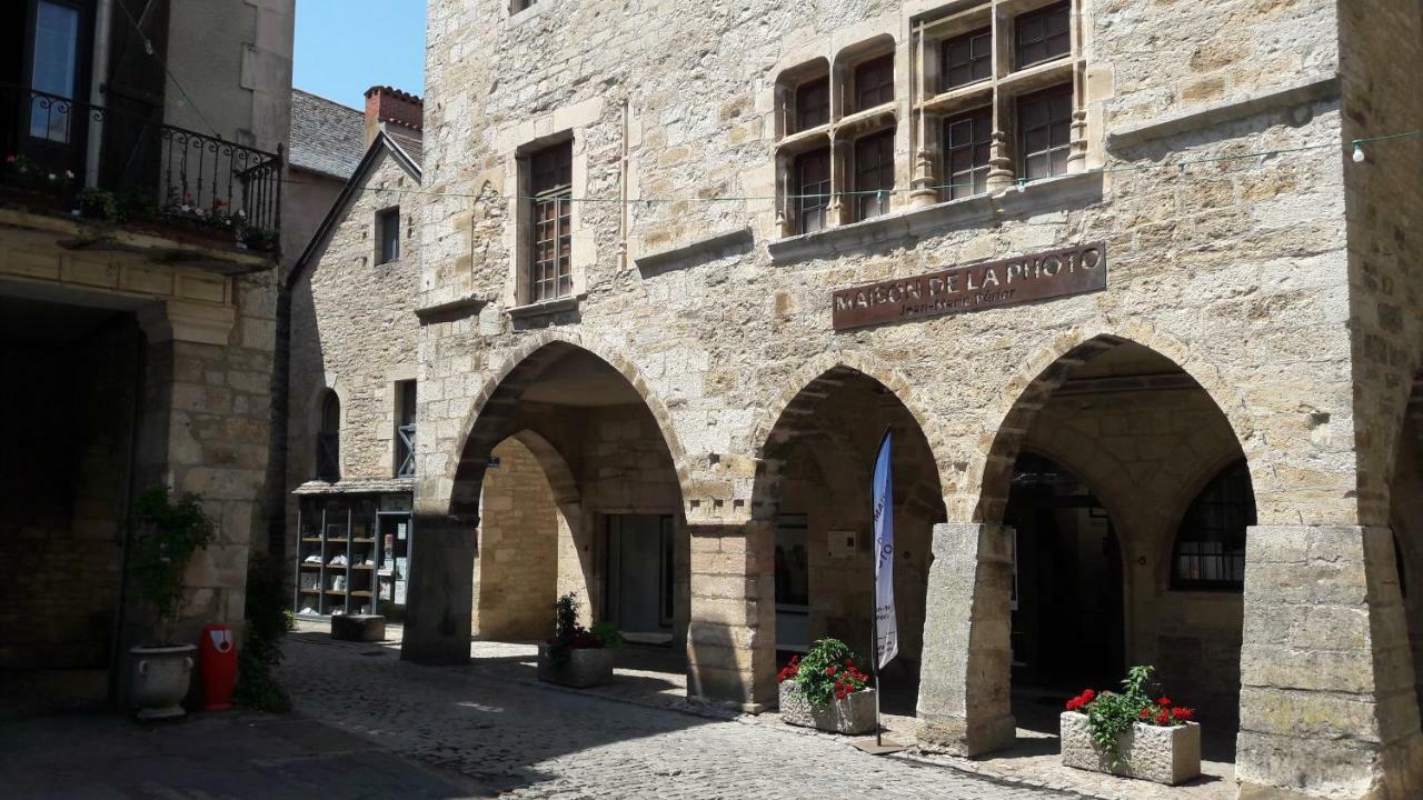 Maison En Pierres Au Coeur Du Village Medieval De Villeneuve Bagian luar foto